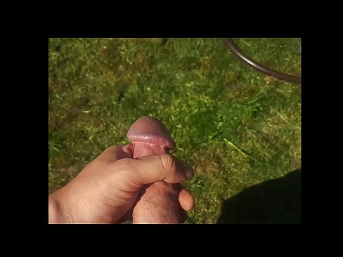 ❤️ Una guapa calenta es folla el seu cony rosa i es corre amb un esquitxat en un jardí d'estiu ️❌ Porno al ca.hentai-id-tv.ru ❌️